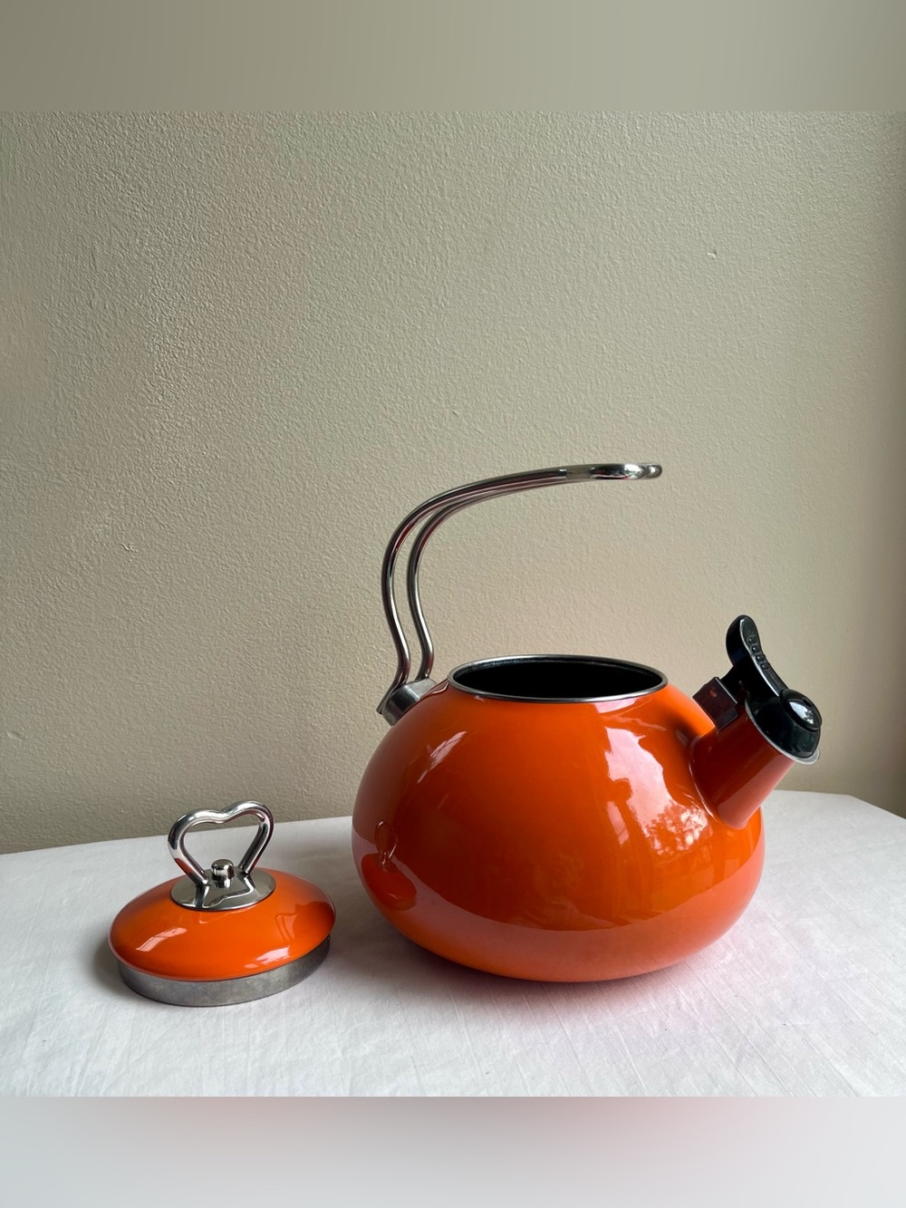 Retro Orange Whistling Tea Kettle with Heart-Handle Lid